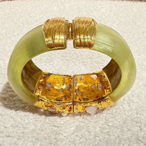 Elegant Gold and Green Bangle Bracelet From ALEXIS!!! SMALL WHITE MARK ONE SIDE! - Picture 8 of 11